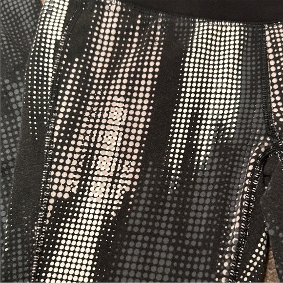 Reebok Black and White Activewear - Picture 2 of 9